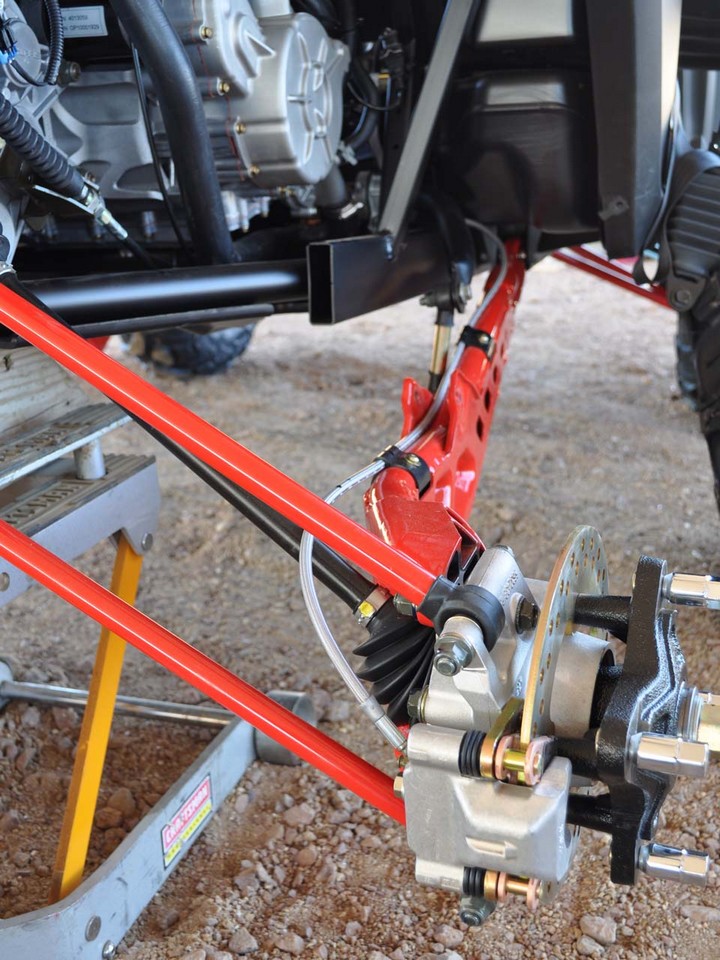 2011-polaris-rzr-xp900-close-up-trailing-arm-rear-suspension